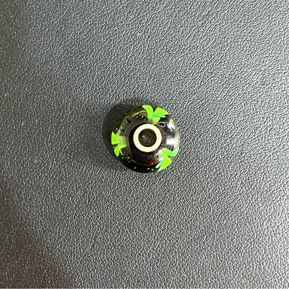 Trollbeads Retired Green Flower Bead- 61325 - Picture 6 of 7